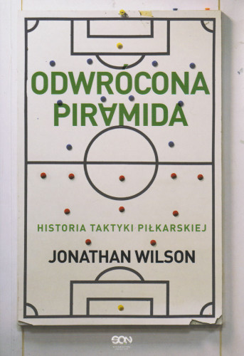 Odwrócona piramida : historia taktyki piłkarskiej