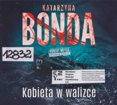 Kobieta w walizce