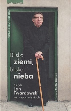 Skan okładki: Blisko ziemi, blisko nieba : ksiądz Jan Twardowski we wspomnieniach