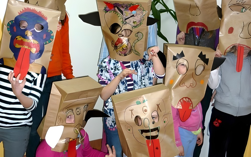 MOLIKI, STWORY I POTWORY