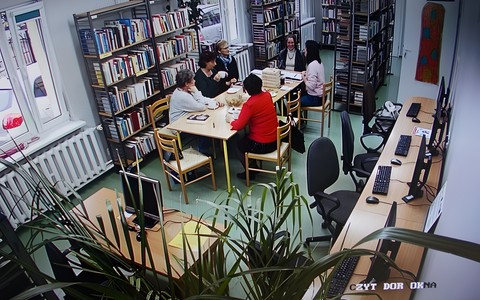 Grupa uczestniczek Dyskusyjnego Klubu Książki