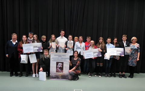 Wspólne zdjęcie z uczestnikami turnieju