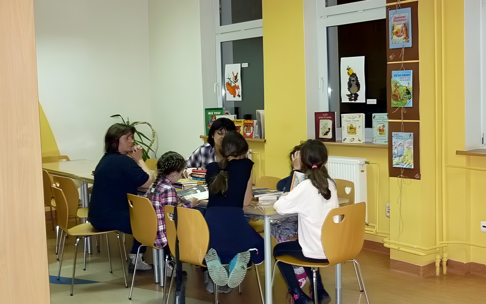 Spotkanie molików w czytelni biblioteki