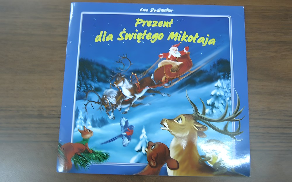 książka, krórą bibliotekarz czytał dzieciom