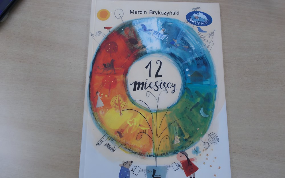 Okładka książki 12 miesięcy Marcina Brykczyńskiego