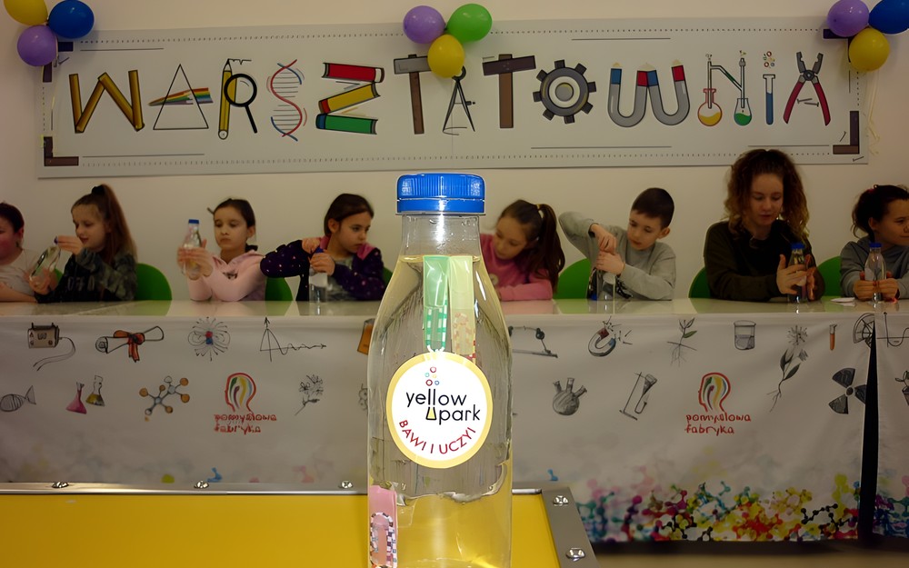 Feriowicze na warsztatach w Yellow Park