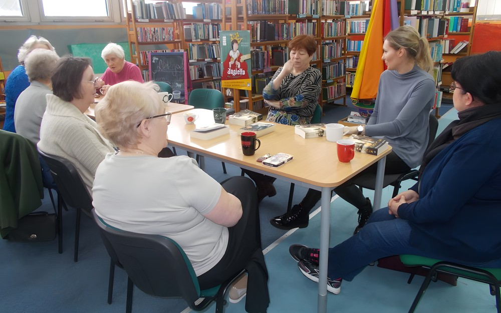 Członkinie Dyskusyjnego Klubu Książki podczas rozmowy