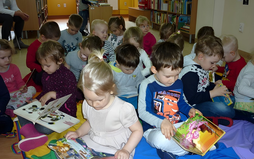 Największa przyjemność - wziąć książkę do ręki i oglądać, oglądać...