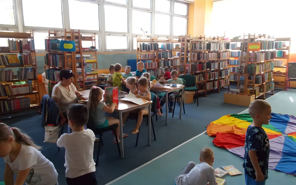 Dzieci w bibliotece