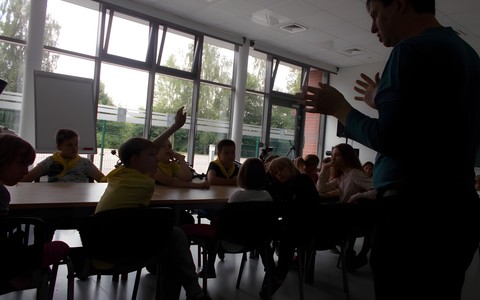 Grupa dzieci z wizytą w Obserwatorium