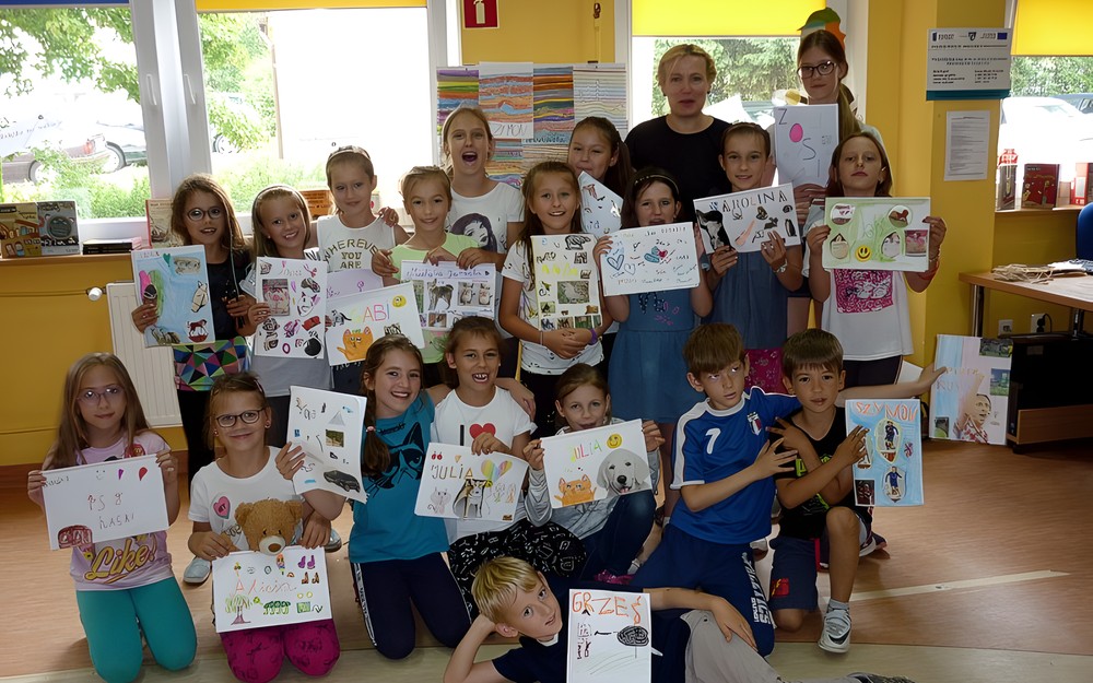 Pamiątkowe zdjęcie z prowadzącą warsztaty - Panią Beatą