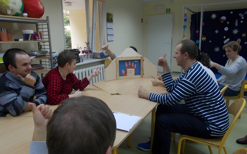 Teatrzyk "Kamishibai i opowieści "O Panach paluszkach"