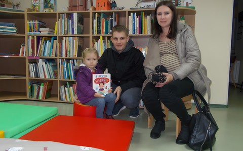 Zdjęcie z pierwszą książeczką