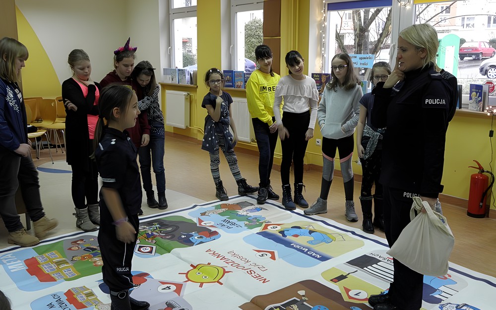 Spotkanie z policjantką - rozpoczynamy grę interaktywną