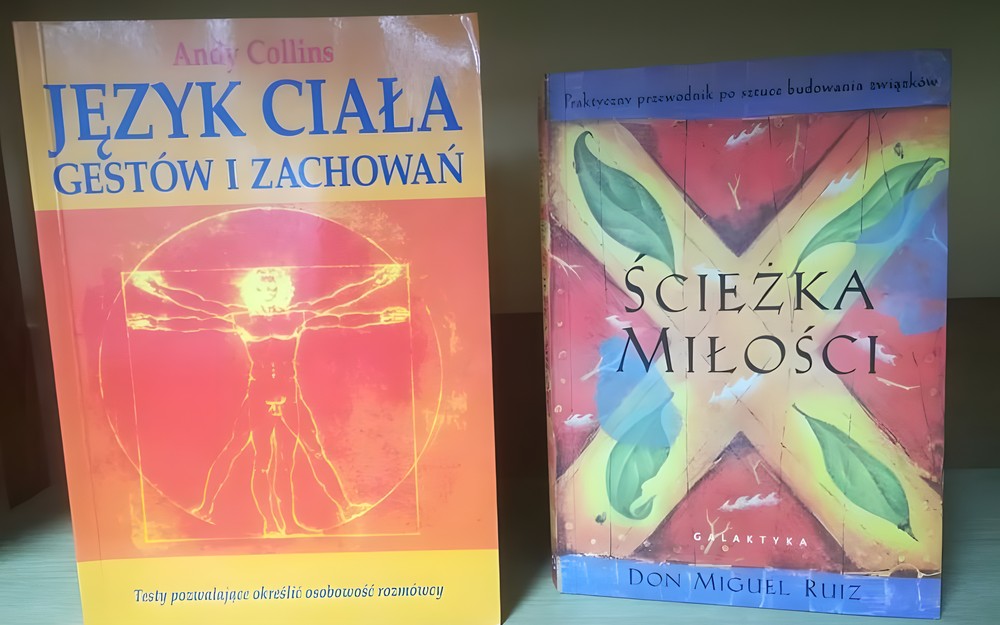NA ZDJĘCIU KSIĄŻKI