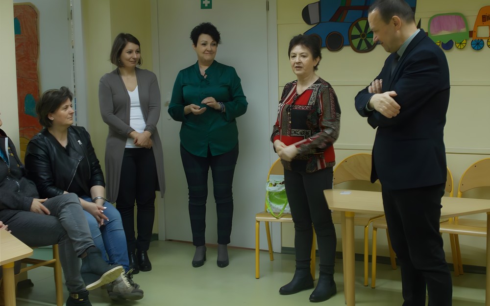 Na zdjęciu odchodząca na emeryturę Basia Kuczma z Dyrektorem Koszalińskiej Biblioteki Publicznej i współpracownicami