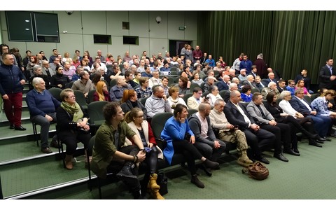 Publiczność zgromadzona na projekcji filmu „Żelazny” - Legenda Wileńskiej Partyzantki