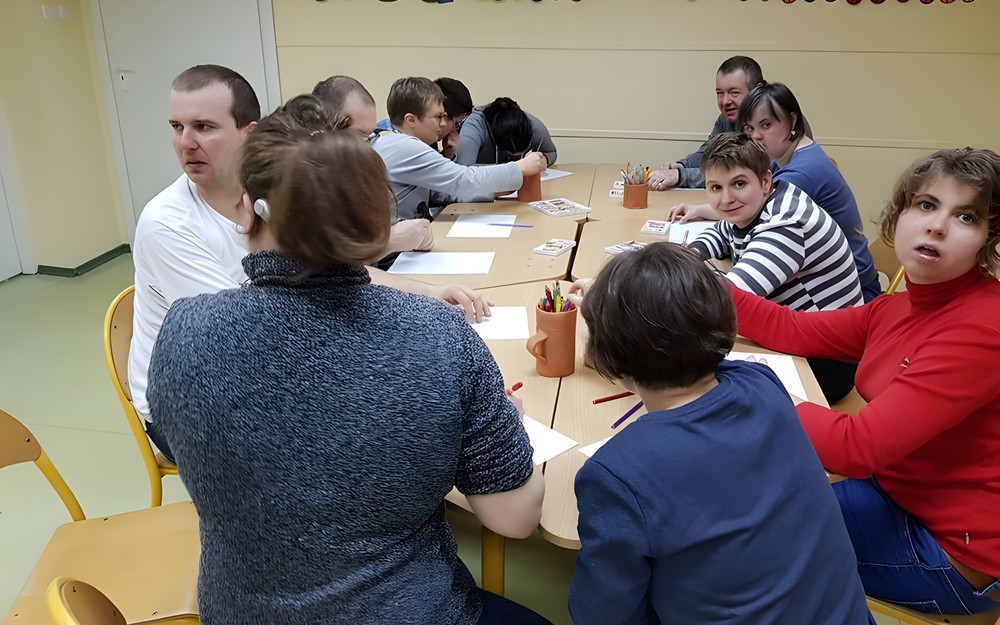 Uczestnicy zajęć pracują