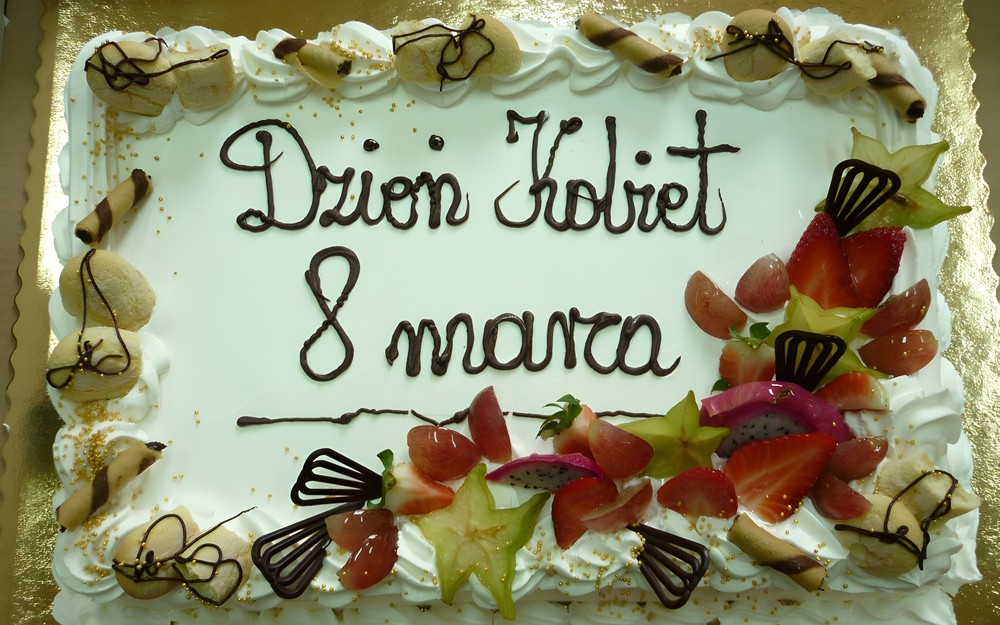 na zdjęciu tort