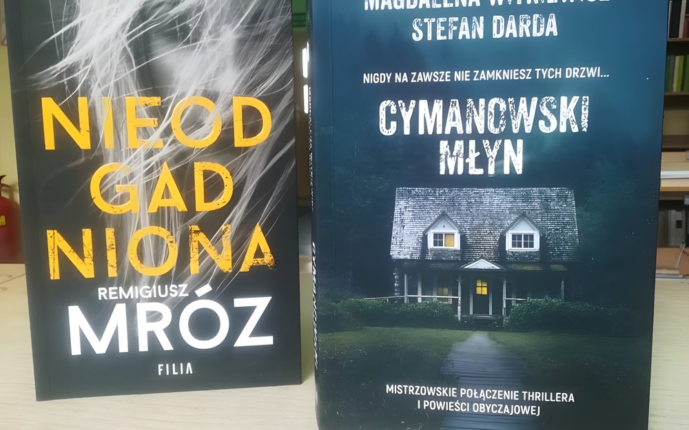 NA ZDJĘCIU KSIĄŻKI