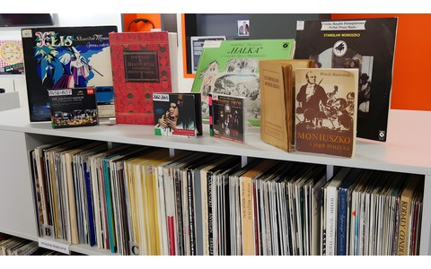 Zbiory biblioteczne KBP ukazujące życie i twórczość Stanisława Moniuszki