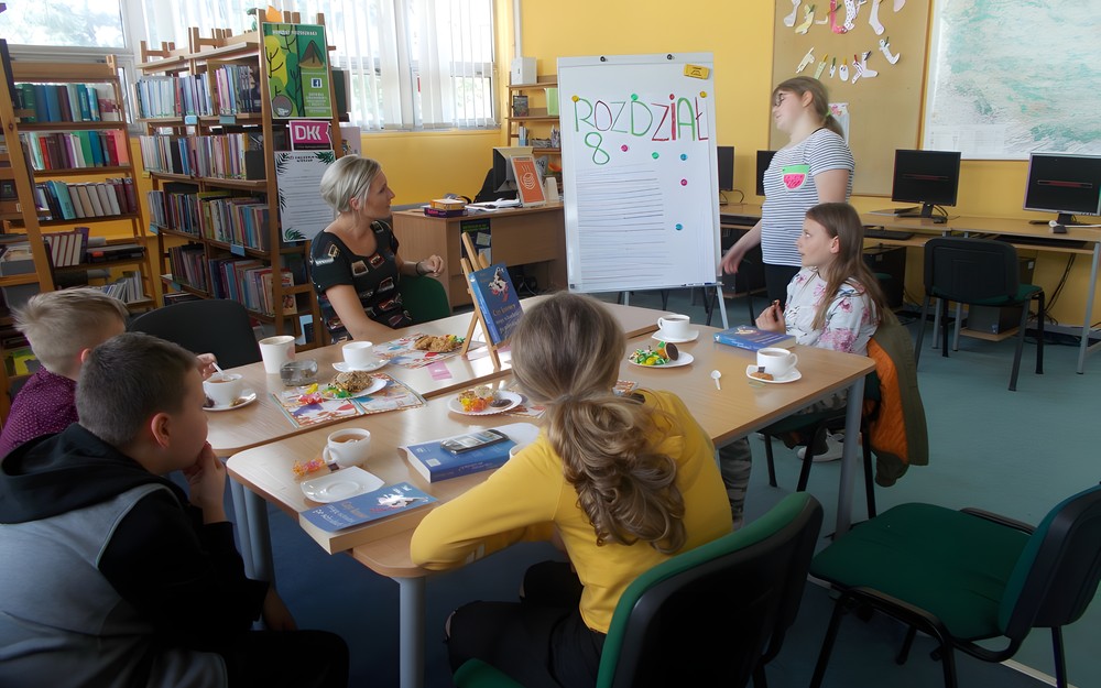 Dzieci dyskutują o książce