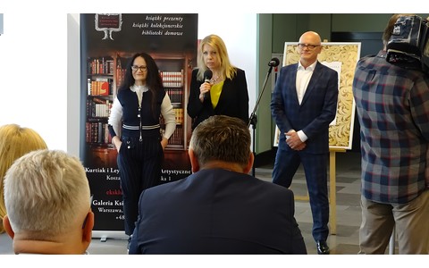W głebi, od lewej: Urszula Kurtiak, z-ca dyrektora KBP-Beata Sawa-Jovanoska, Edward ley. Na pierwszym planie zgromadzona publiczność