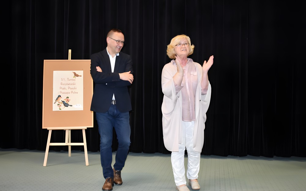 Od lewej: Dyrektor KBP, Dariusz Pawlikowski; przewodnicząca komisji konkursowej, Bożena Kaczmarek.