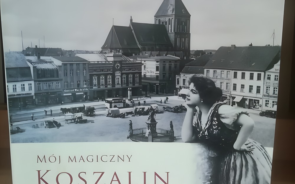 na zdjęciu książka