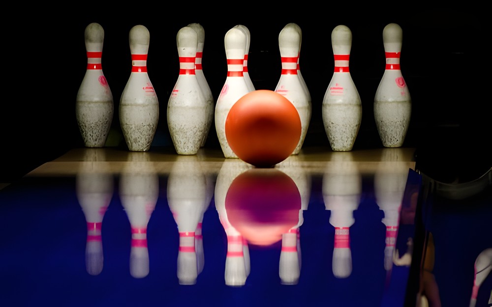 bowling-596766340.jpeg