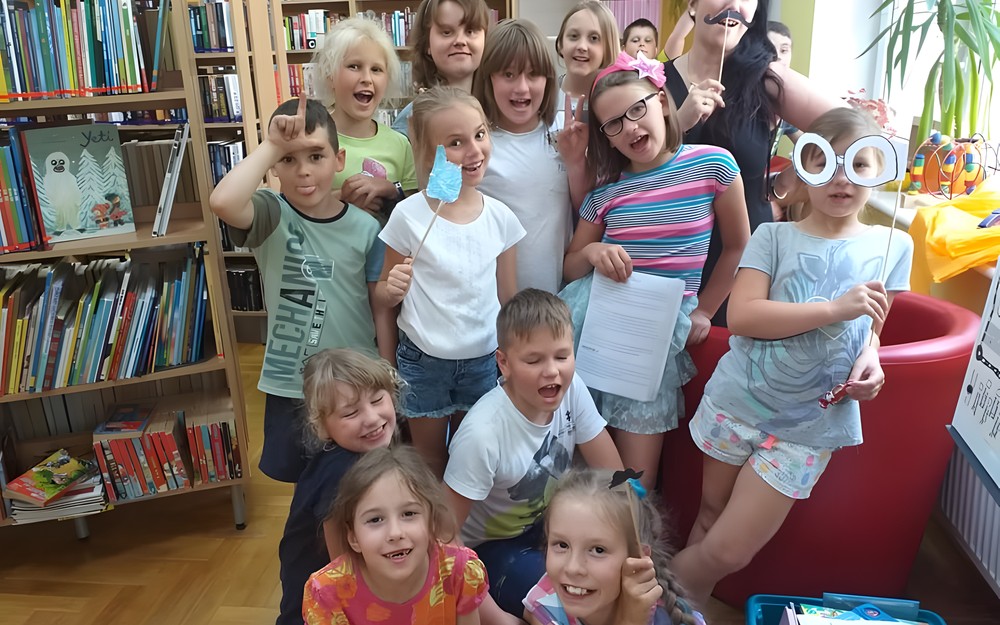 Zdjęcie grupowe uczestników.