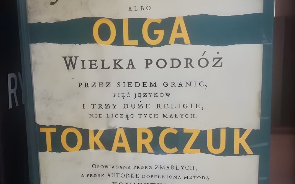 na zdjęciu książka