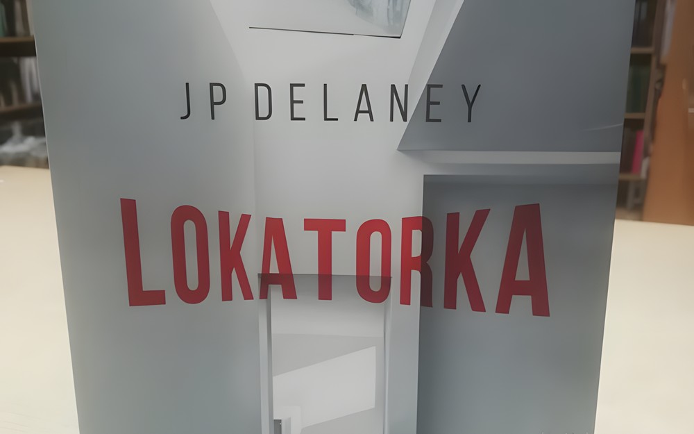 na zdjęciu książka