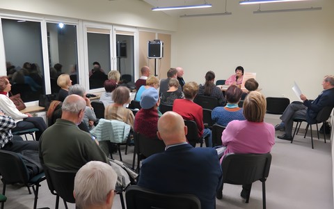 Publiczność zgromadzona na spotkaniu poświęconym Konfucjuszowi.