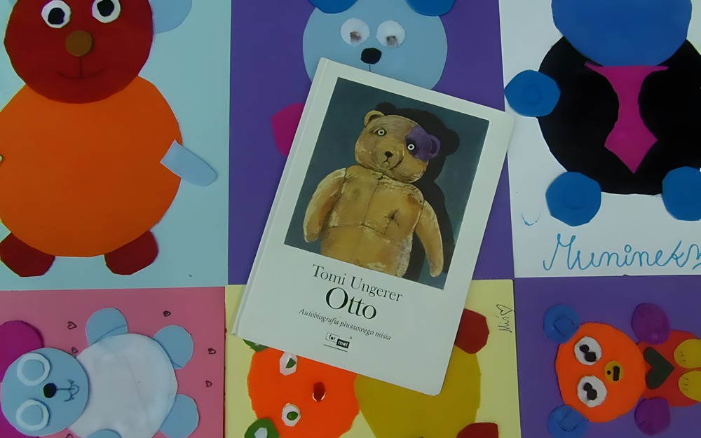 prace plastyczne dzieci i przeczytana książka