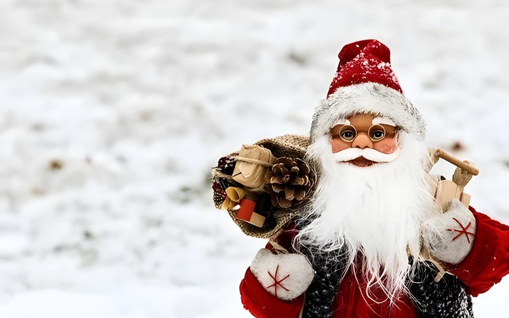 santa-claus-3011873340.jpeg