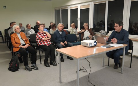 Uczestnicy spotkania ze Zbigniewem Kocurem pt. „Od projektu do efektu - krótka historia długich remontów"