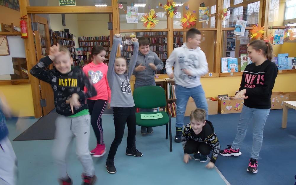 Dzieci wybierają poprawną formę językową