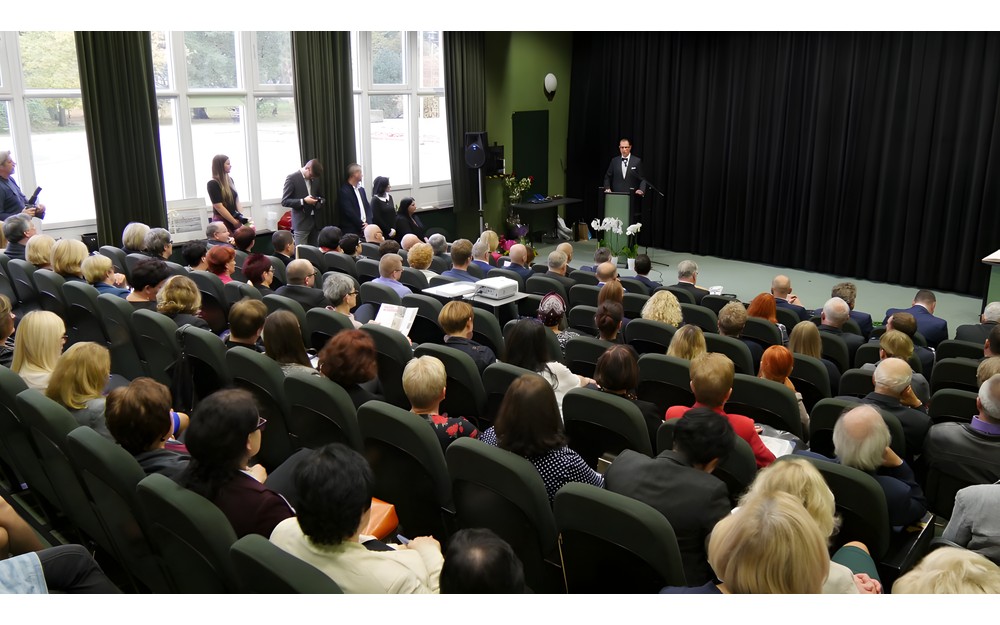 Sala konferencyjno - kinowa KBP wypełniona bibliotekarzami