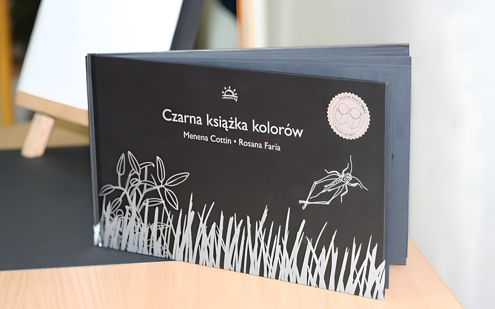 „Czarna książka kolorów”
