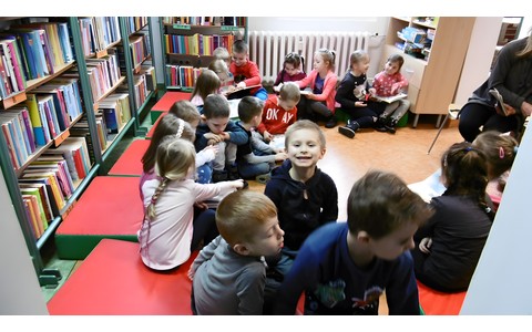 Dzieci w bibliotece