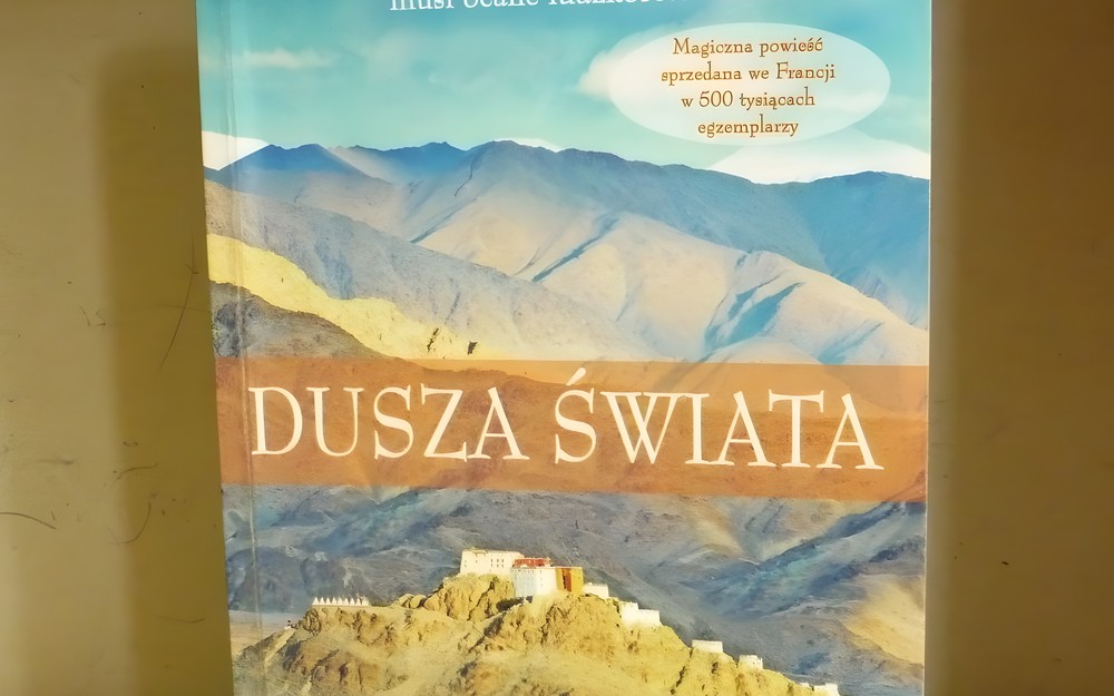 na zdjęciu książka Frederic Lenoir Dusza świata