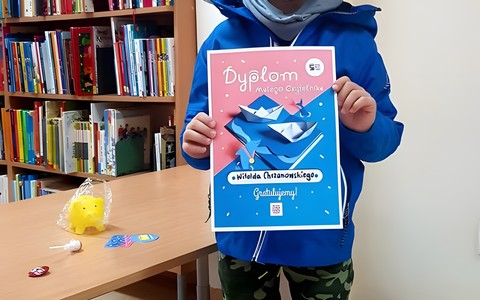 Wiktor z dyplpmem akcji Mała książka - Wielki Człowiek