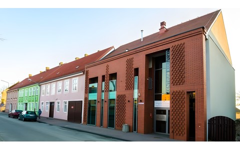 zdjęcie budynku Centrum Kultury i Biblioteki Publicznej Gminy i Miasta Sianów z portalu Koszalininfo.pl z dn. 11.12.2020 r.