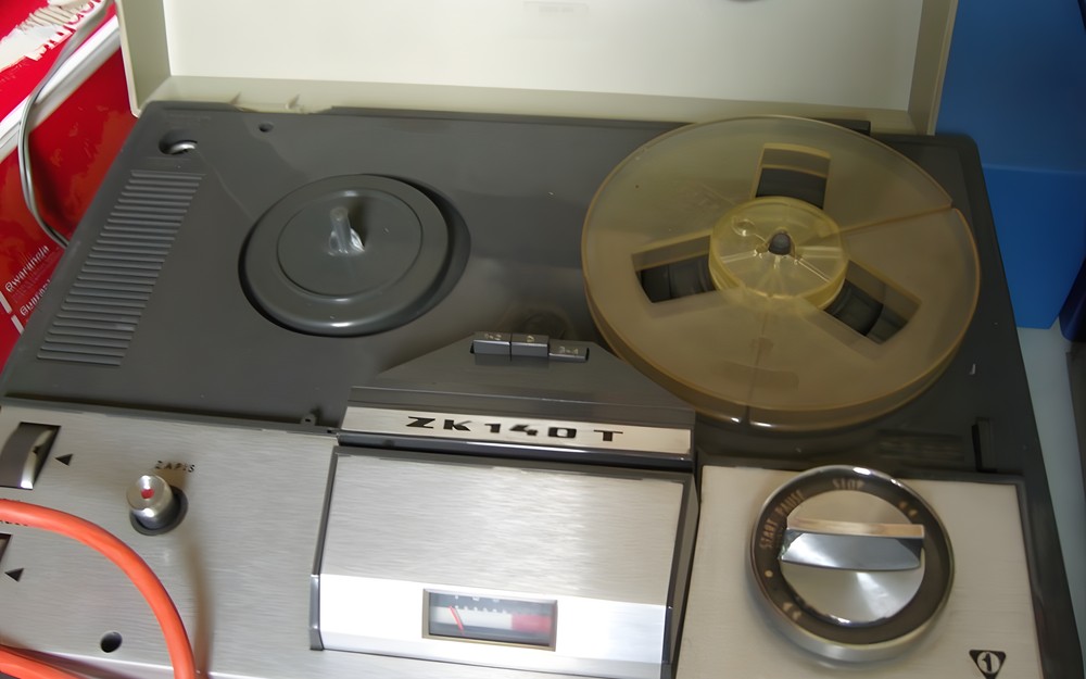 Ferie ze starym magnetofonem