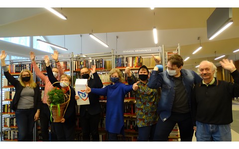 Od lewej: Z-ca dyrektora KBP, Beata Sawa-Jovanoska; Wojciech Płach; Małgorzata Zychowicz; Dyrektor KBP, Dariusz Pawlikowski; Sylwia Olesiak; Barbara Wysmyk; Piotr Świerczyński; Leszek Laskowski