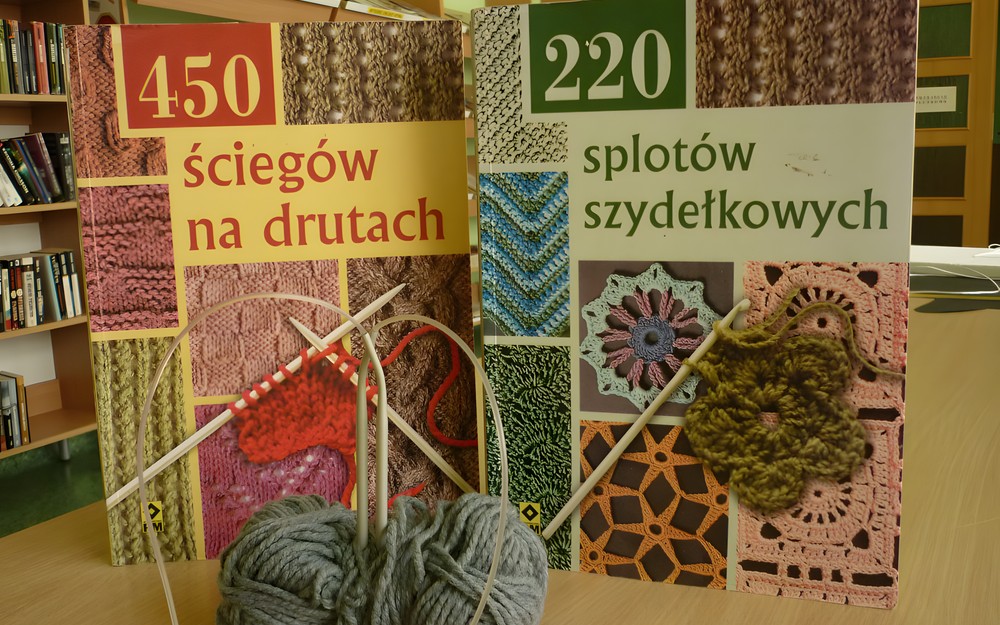 na zdjęciu książki