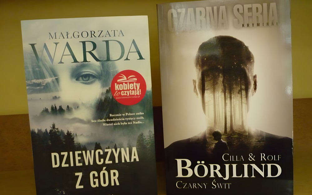 NA ZDJĘCIU KSIĄŻKI