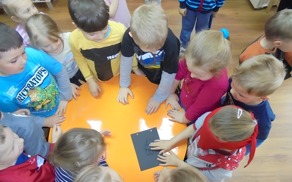 Tygryski w bibliotece