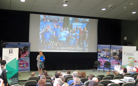 Zapowiedź prezentacji filmu, podsumowującego XIX Ogólnopolskie Integracyjne Warsztaty Artystyczne